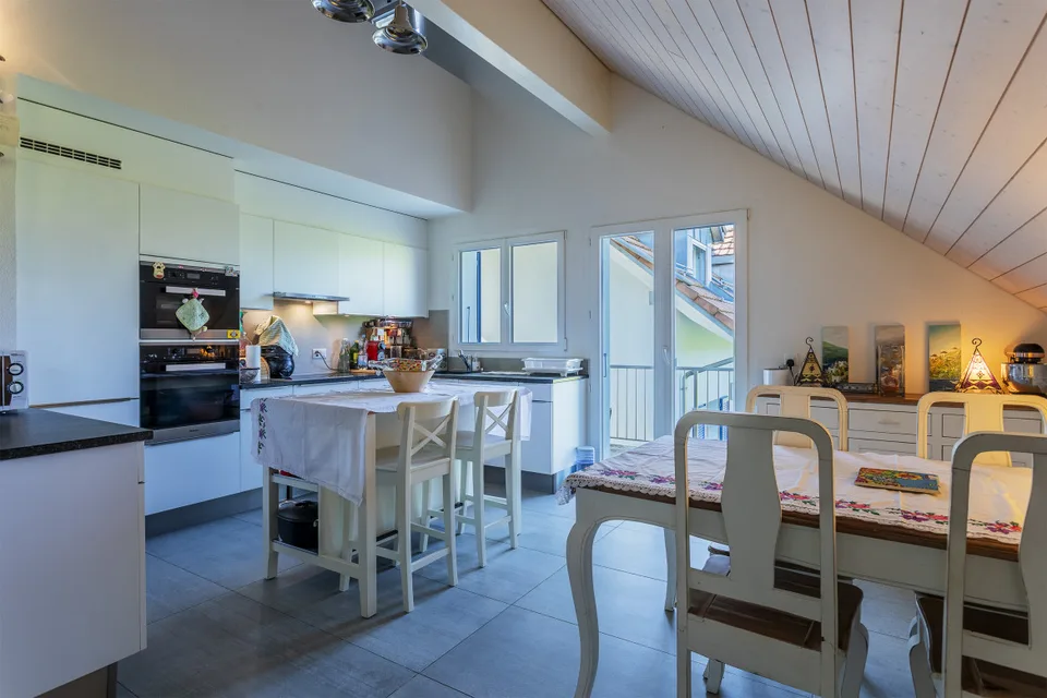 A CUARNENS, ATTIKAWOHNUNG 5.5 ZIMMER MIT MEZZANIN VON 200 M2 FÜR FAMILIE