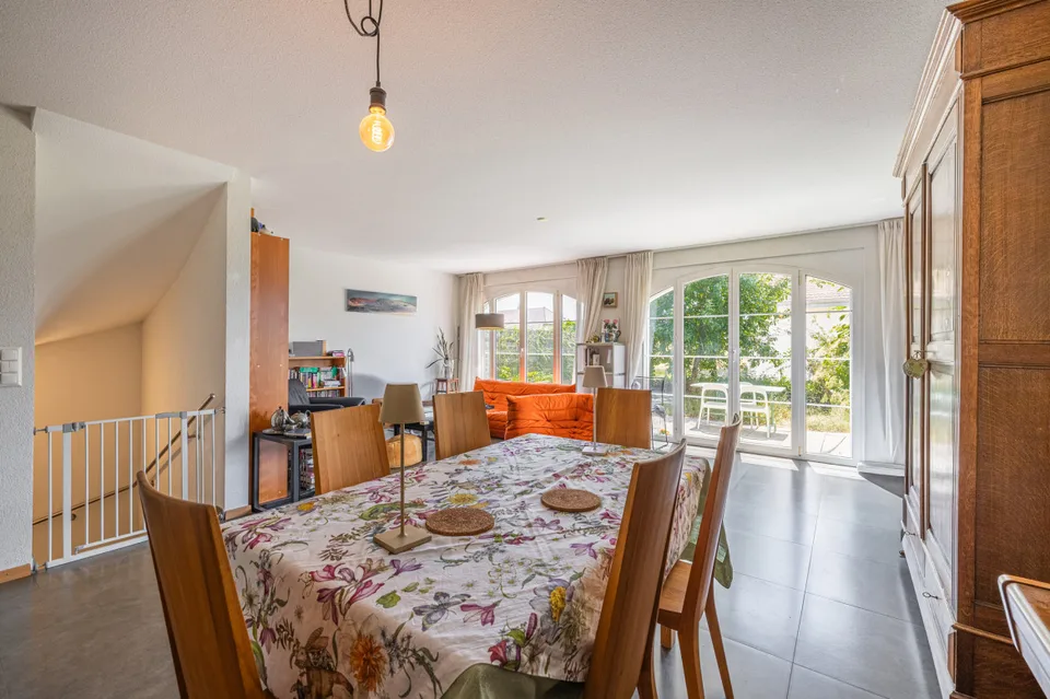 VILLA A SCHIERA 5,5 LOCALI SITUATA IN POSIZIONE IDEALE A CHAVORNAY!