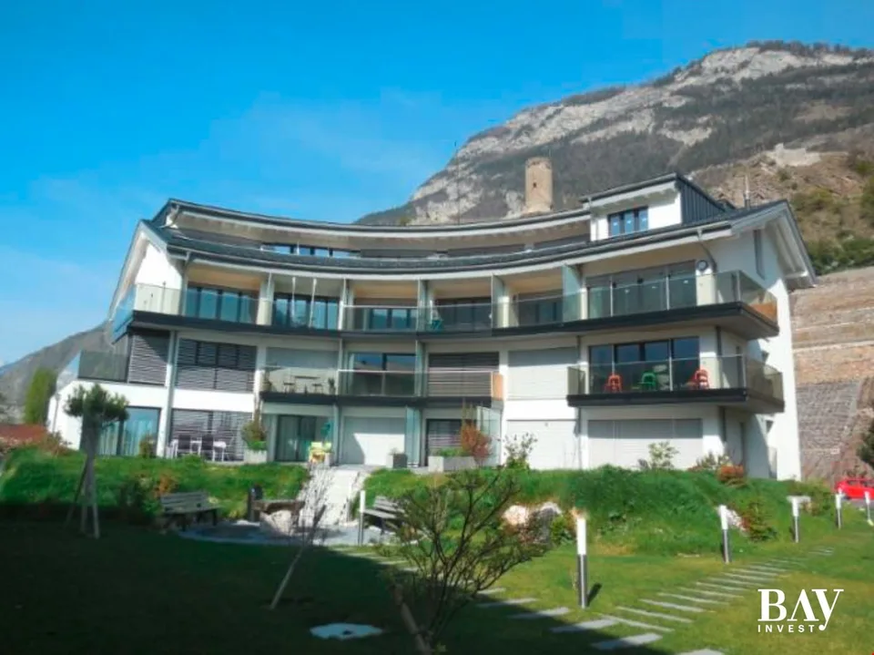 Triplex avec ascenceur privatif dans une environnement magnifique. Finitions au gré du preneur