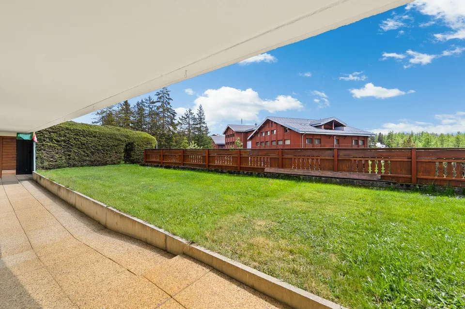 Très bel appartement de 3.5 pièces en rez avec terrasse et jardin