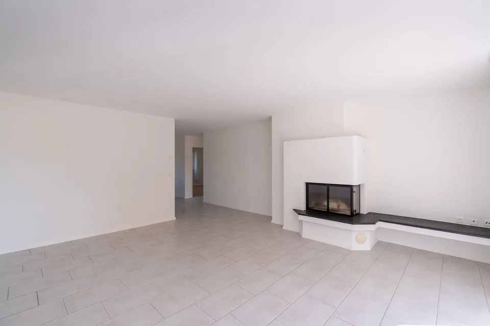 Appartamento luminoso di 4,5 stanze con balcone sud in una zona residenziale popolare