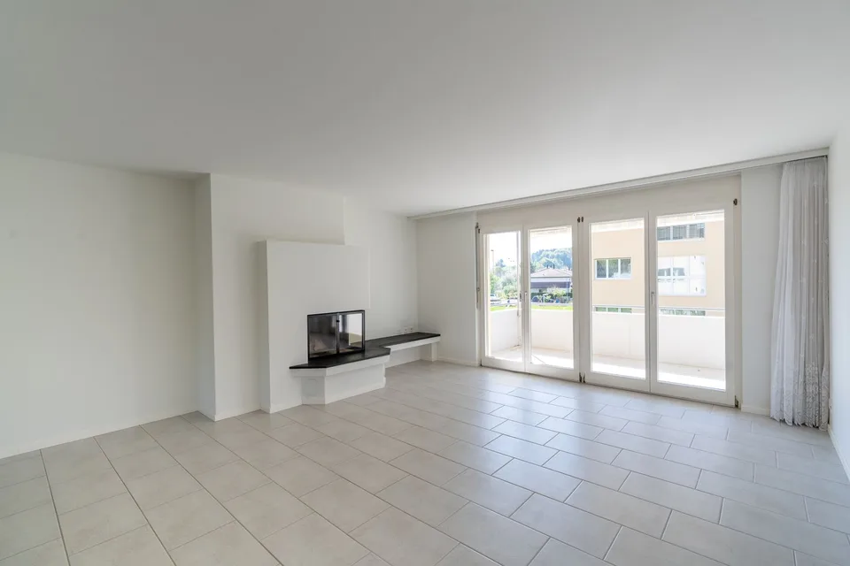 Appartamento luminoso di 4,5 stanze con balcone sud in una zona residenziale popolare