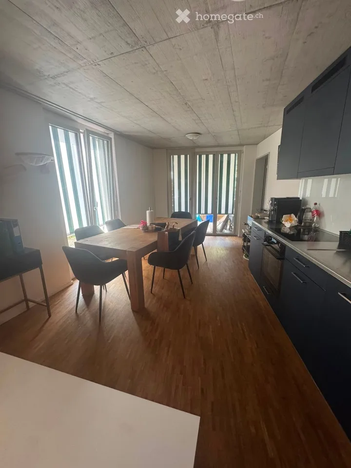 Bello appartamento di 2.5 locali a Seebach con ampio soggiorno
