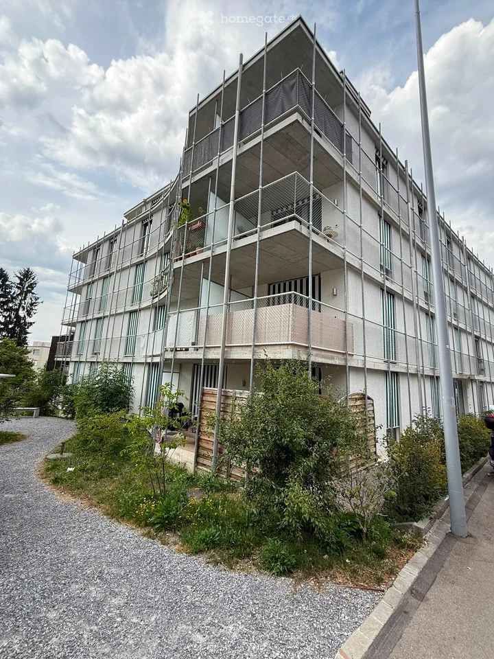 Bello appartamento di 2.5 locali a Seebach con ampio soggiorno