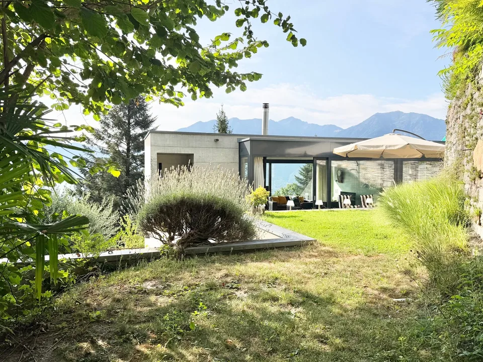 VENDESI A BRIONE SOPRA MINUSIO - Esclusiva casa unifamiliare con vista lago (anche res. secondaria)