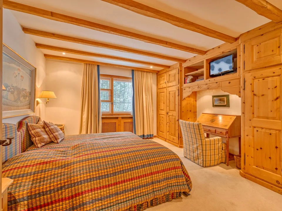 Chesa Nova - Villa in posizione soleggiata nel centro di St. Moritz Dorf.