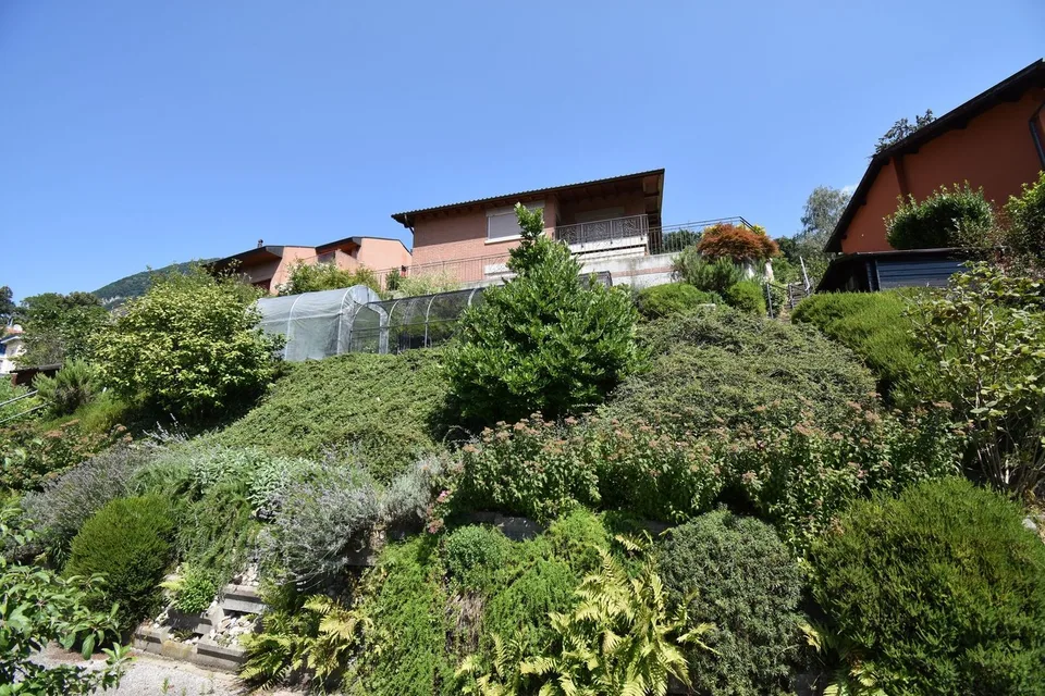 Rovio – Wunderschönes Einfamilienhaus mit Seeblick und grossem Ausbaupotenzial