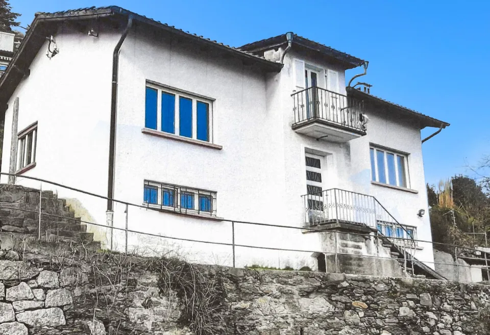 Ferienhaus mit  grossem Grundtstück