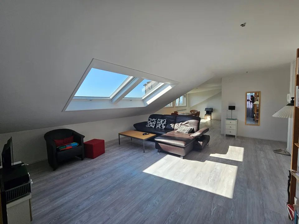 Charmante 2.5-Zimmer-Dachwohnung an ruhiger Lage in Bettlach