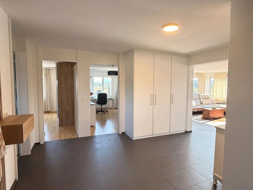 4.5-Zimmer-Wohnung im Eigentumsstandard - absolute Ruhe mit viel Grün in Hünenberg