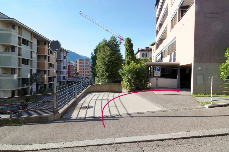 Posteggio in zona stazione FFS-Lugano, Clinica Moncucco e Studio Radio RSI