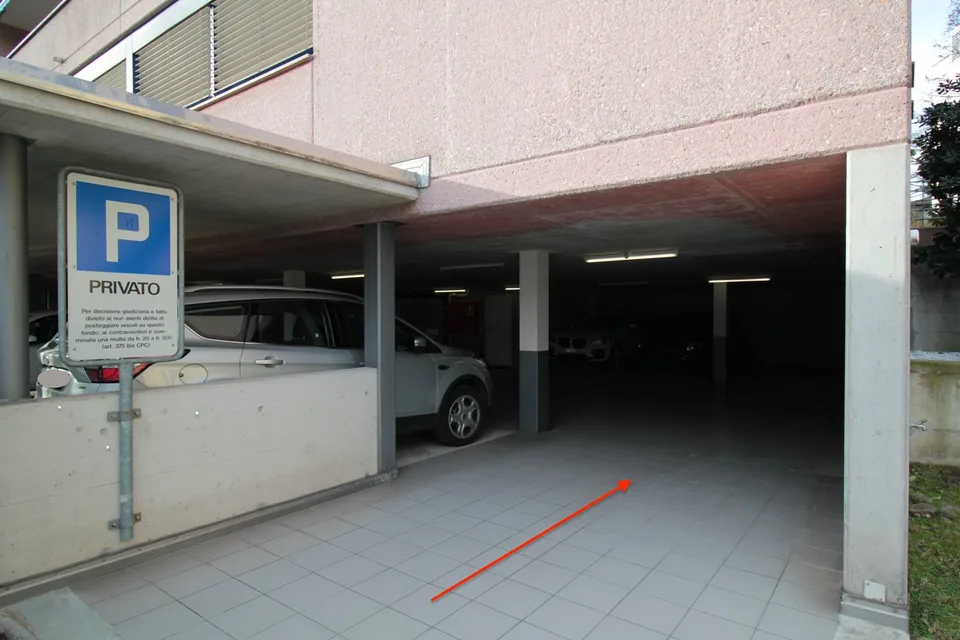 Parking dans le quartier de la gare FFS-Lugano, Clinique Moncucco et Studio Radio RSI
