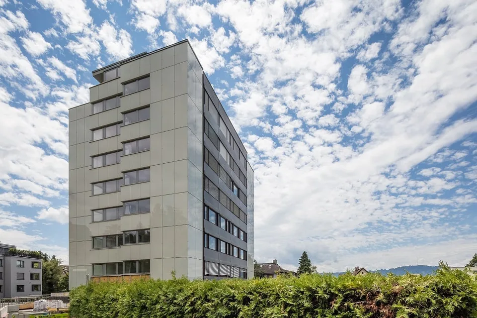 Helle Alterswohnung mit Aussicht in Zürich