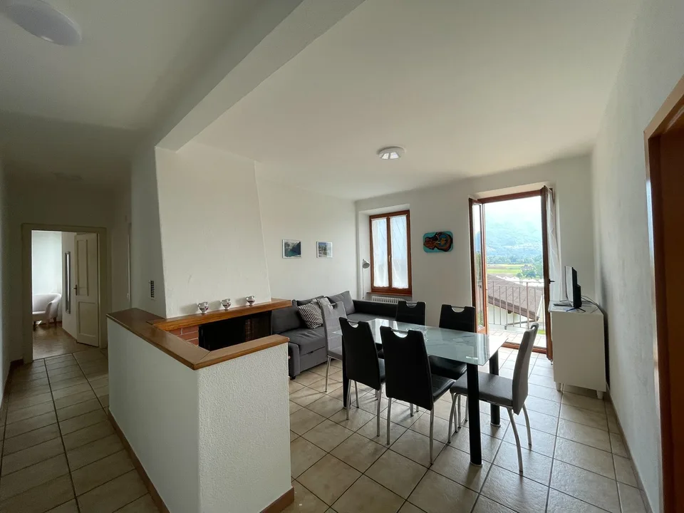 Gordola – Helle 4-Zimmer mit Balkon