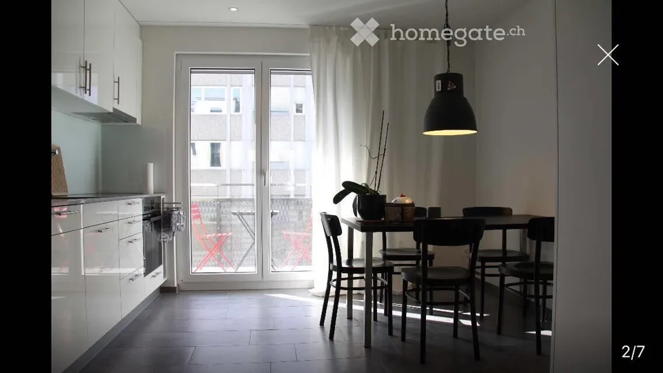 Sonnige 2.5-Zimmer-Wohnung mit Balkon im lebendigen Zürich 8004