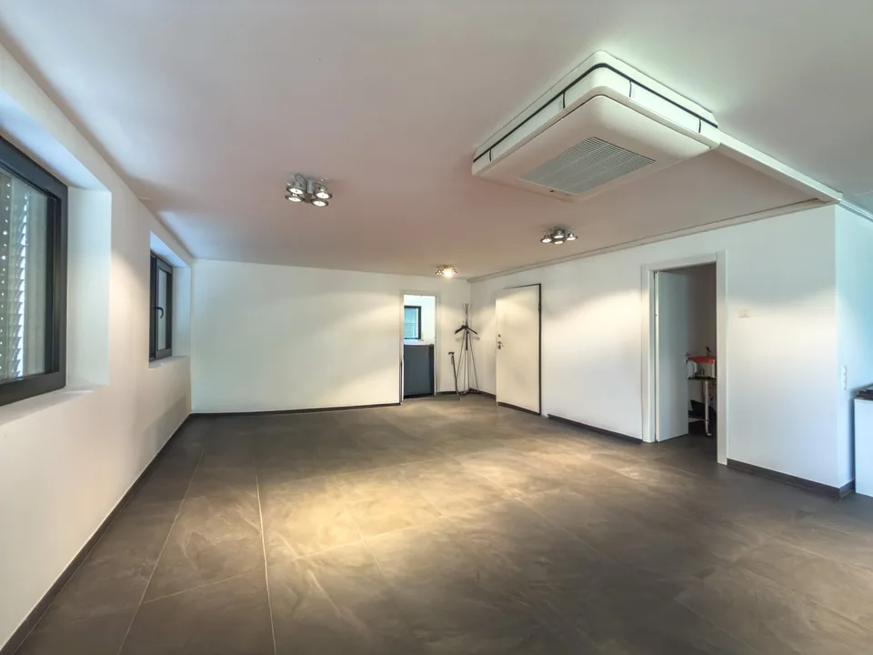 Büro mit offenem Raum in Massagno mit Straßenfront und 3 Parkplätzen