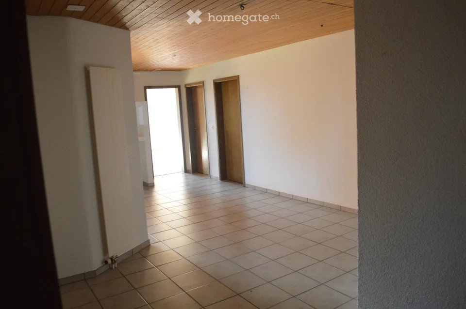 Grosszügige 5.5-Zimmer-Dachwohnung in Fehraltorf – Ruhige Lage mit schöner Aussicht