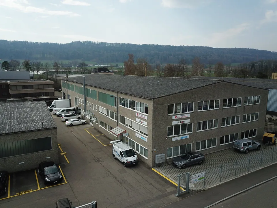 Vielseitige Büro- und Gewerbefläche im Erdgeschoss in Dällikon
