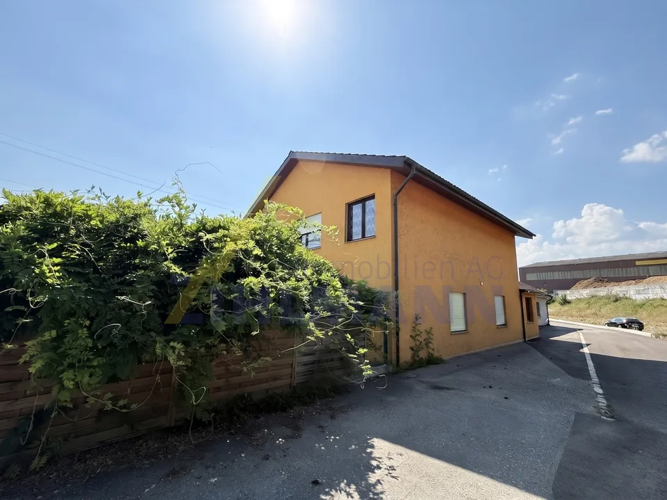 Attractive residential and commercial property with great potential for use
