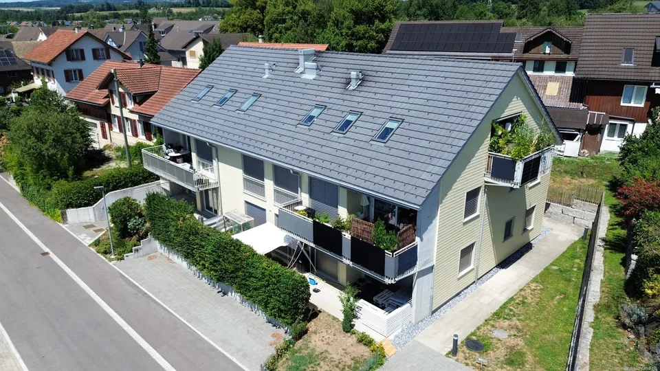 Moderne 4.5-Zimmer-Wohnung mit Bergsicht und ruhiger Lage