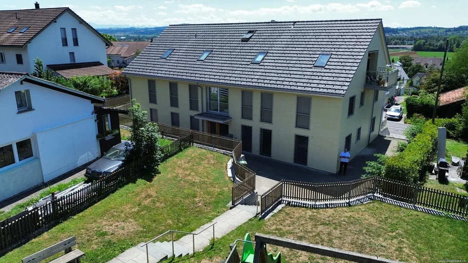 Appartamento moderno 4.5 locali con vista sulla montagna e posizione tranquilla