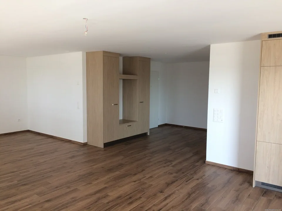 Appartamento moderno 4.5 locali con vista sulla montagna e posizione tranquilla