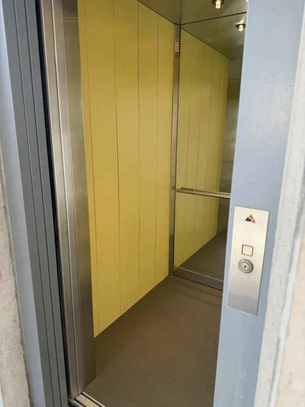 Appartamento in mansarda, garage, vano cantina