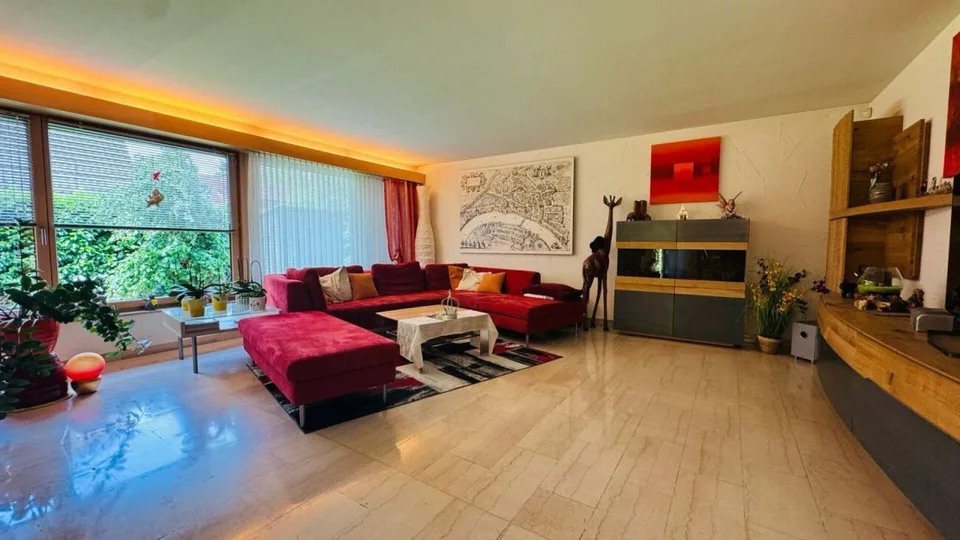Nachhaltiges 7.5-Zimmer-Einfamilienhaus mit Photovoltaikanlage, Pool, Sauna & Fitness