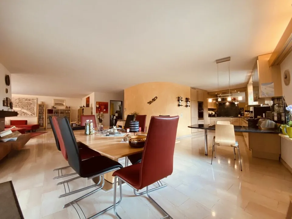 Nachhaltiges 7.5-Zimmer-Einfamilienhaus mit Photovoltaikanlage, Pool, Sauna & Fitness
