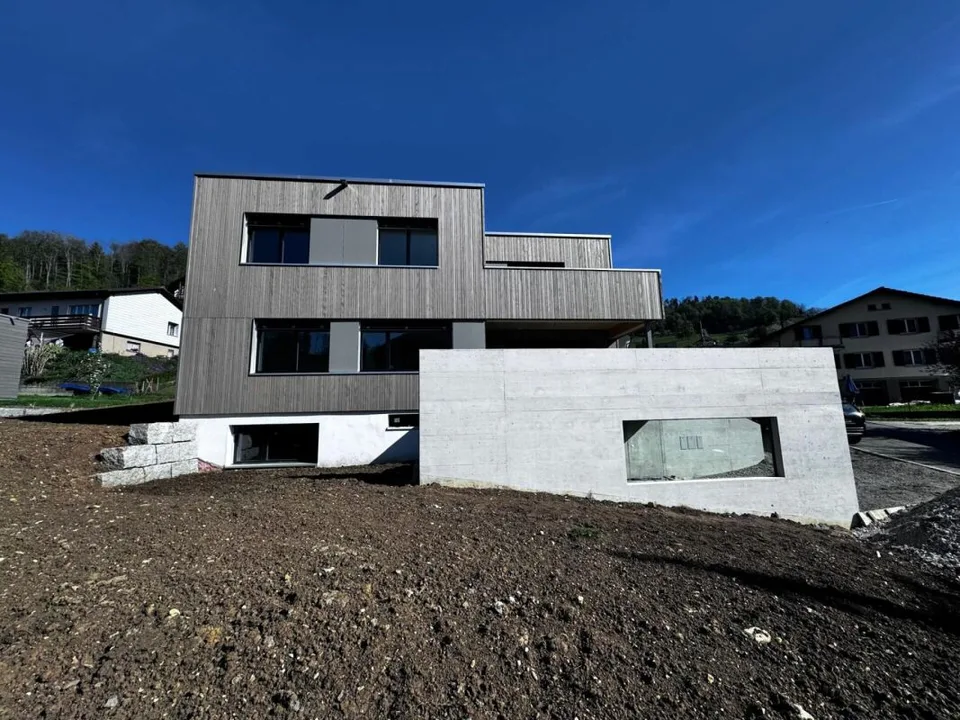 Hochqualitatives 4.5-Zi. EFH - Garten mit Weitsicht, Carport + PP, 3 Nasszellen