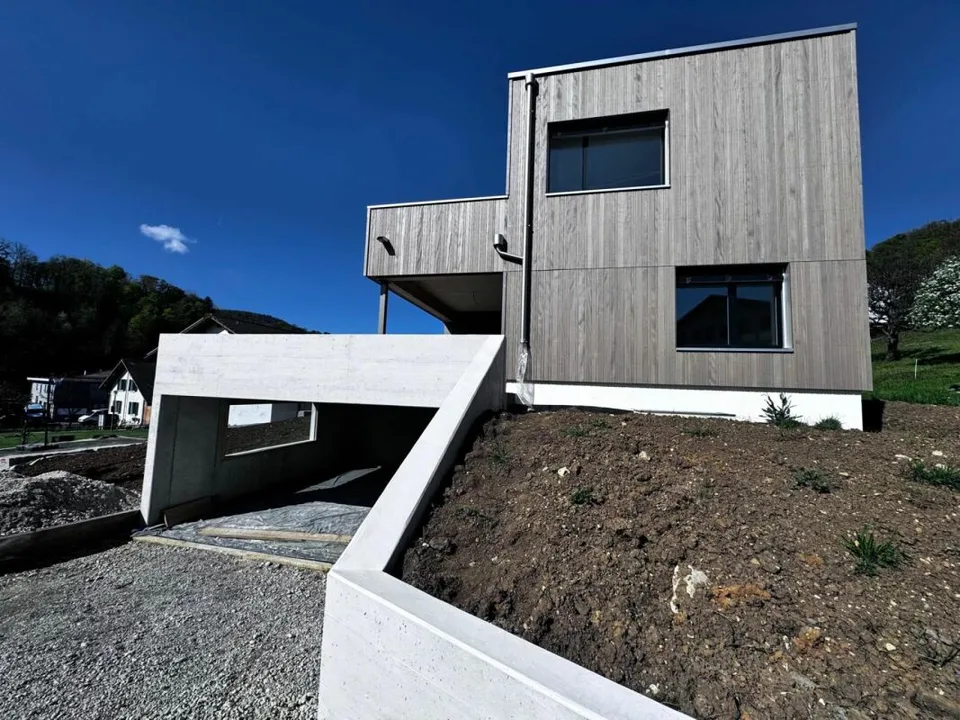 Hochqualitatives 4.5-Zi. EFH - Garten mit Weitsicht, Carport + PP, 3 Nasszellen