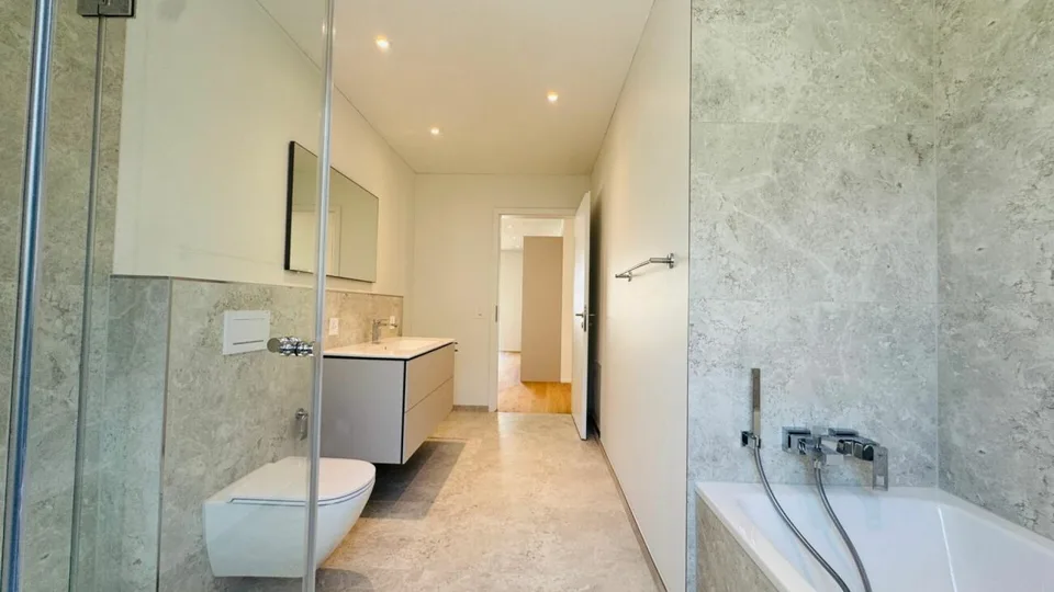 Neubau-Wohnung im 1. OG (w2), Balkon, Lift, Keller und 1 AEHP