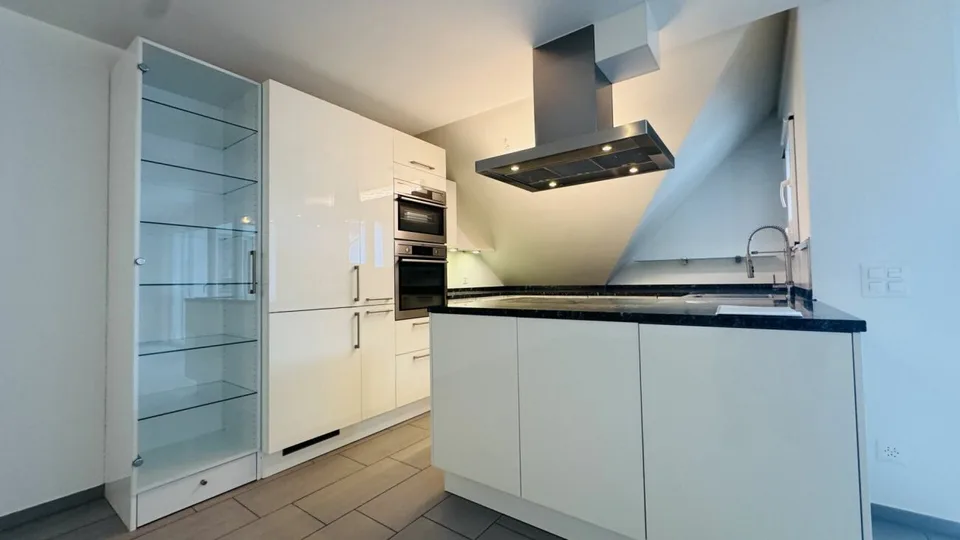 4.5-Zimmer-Maisonette mit Balkon, 2 Nasszellen, 2 Tiefgaragenplätzen, Waschturm und Keller