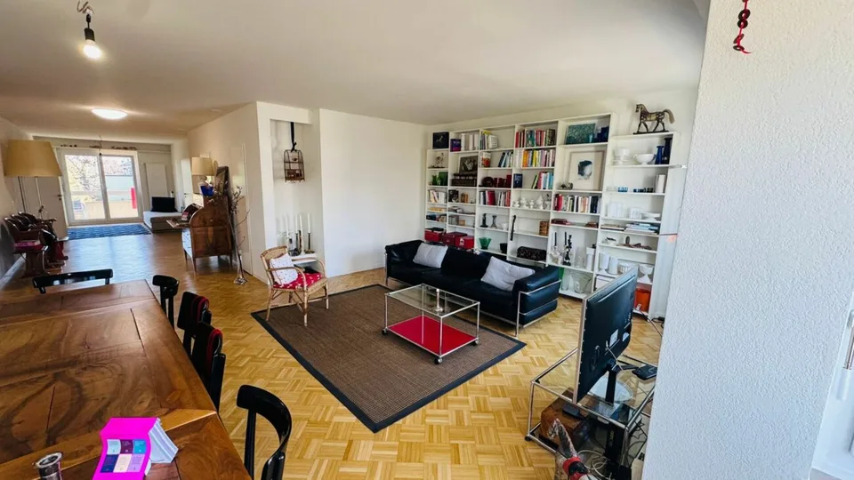 Komplett sanierte 3.5-Zimmerwohnung mit 2 Bädern, 2 Balkonen und 1 Tiefgaragenplatz