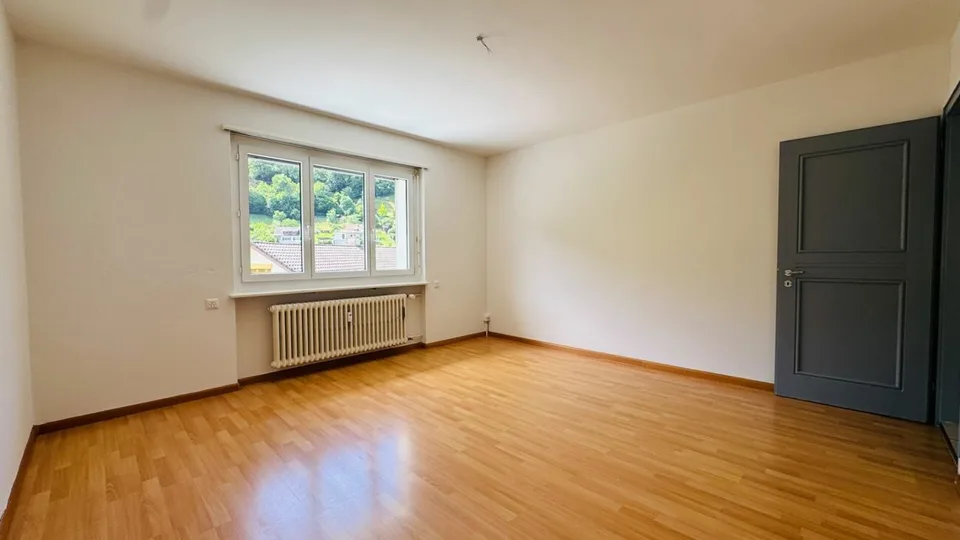Appartement 3 pièces lumineux avec belle vue dans un quartier calme à Waldenburg – photo 6 sur 9