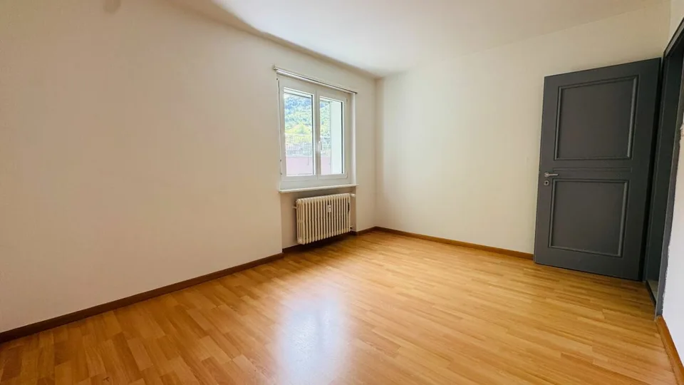 Appartement 3 pièces lumineux avec belle vue dans un quartier calme à Waldenburg – photo 8 sur 9