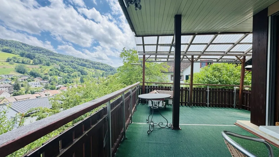 Freistehendes 5-Zimmer-EFH mit Garage, Vorplatz, Balkon, Garten und schöner Aussicht