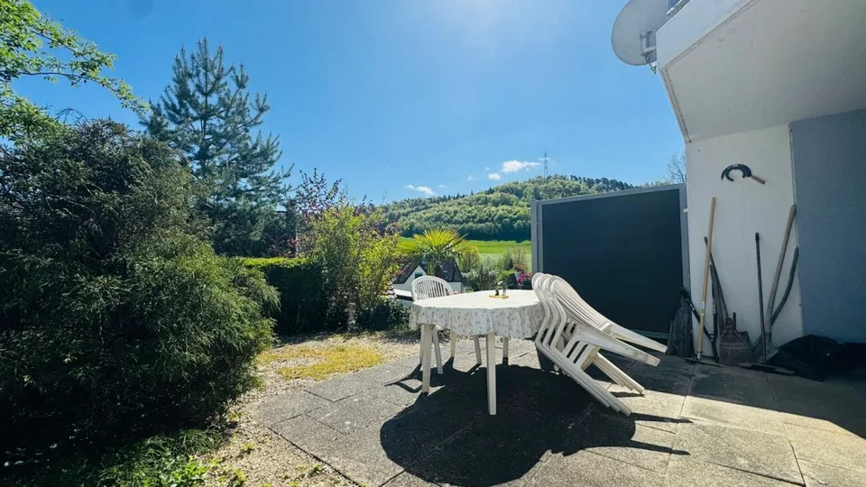 Maison de rang charmante de 5,5 pièces avec jardin, toit neuf, garage et espace de stationnement