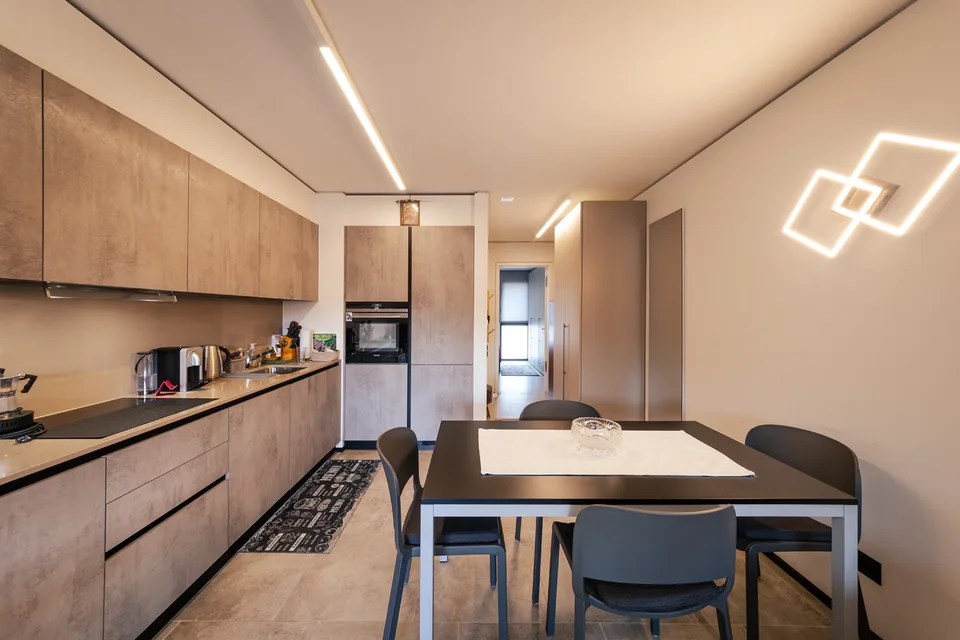 RIVA SAN VITALE - AFFITTASI APPARTAMENTO ARREDATO CON AMPIO TERRAZZO (Rif. 106)