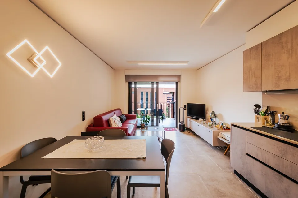 RIVA SAN VITALE - AFFITTASI APPARTAMENTO ARREDATO CON AMPIO TERRAZZO (Rif. 106)