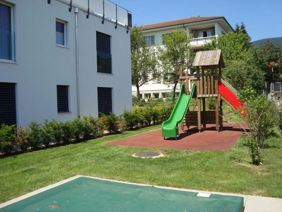 Moderne Attikawohnung mit sonniger Terrasse und Blick ins Grüne
