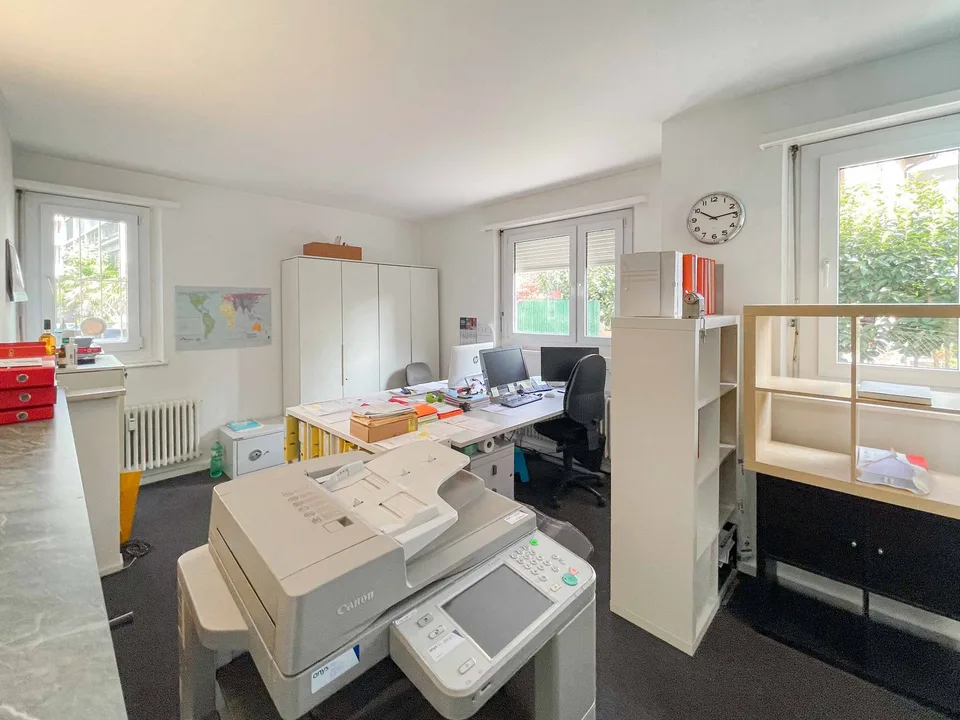 Ufficio di 5 locali nel quartiere di Besso