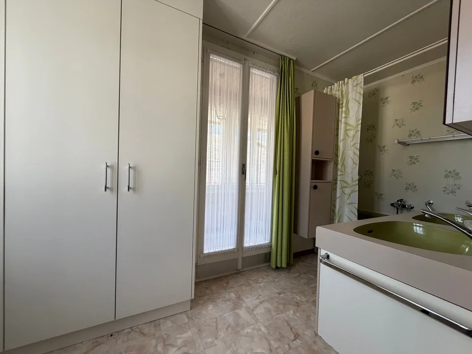 Edificio residenziale e commerciale con annesso spazioso – foto 10 di 19