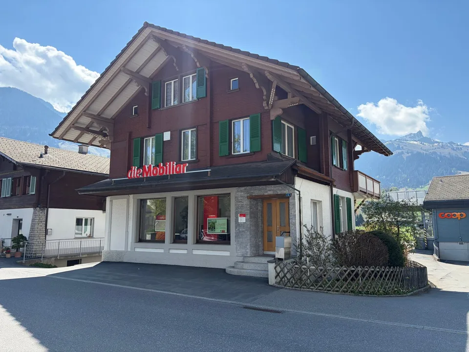 Edificio residenziale e commerciale con annesso spazioso