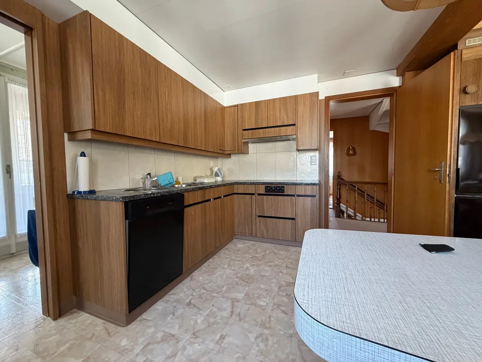 Edificio residenziale e commerciale con annesso spazioso – foto 11 di 19