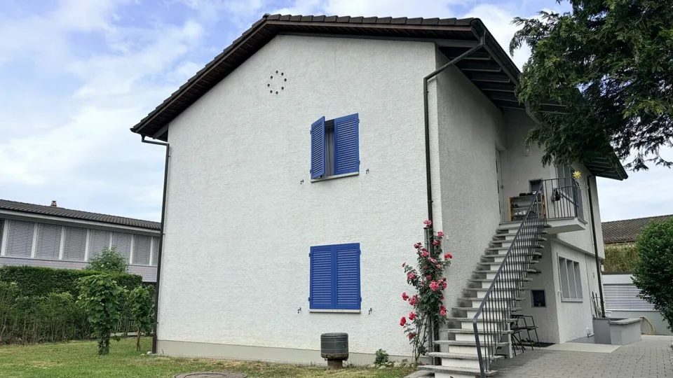 Attraktives Zweifamilienhaus in der Zone W3
