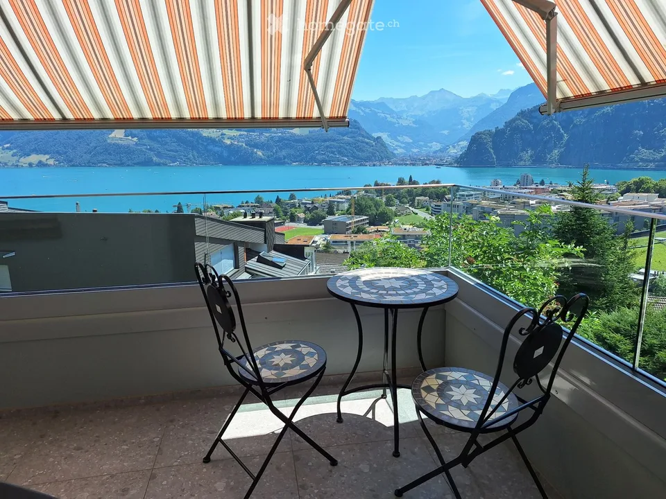Appartamento luminoso 4.5 locali con una vista lago e montagna da sogno