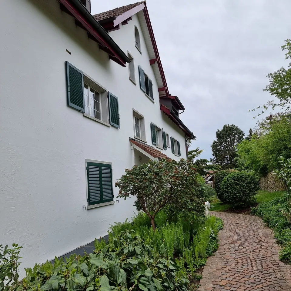 Charmante 5.5-Zimmer-Maisonette-Wohnung in Neerach – Ruhige Lage mit herrlichem Ausblick