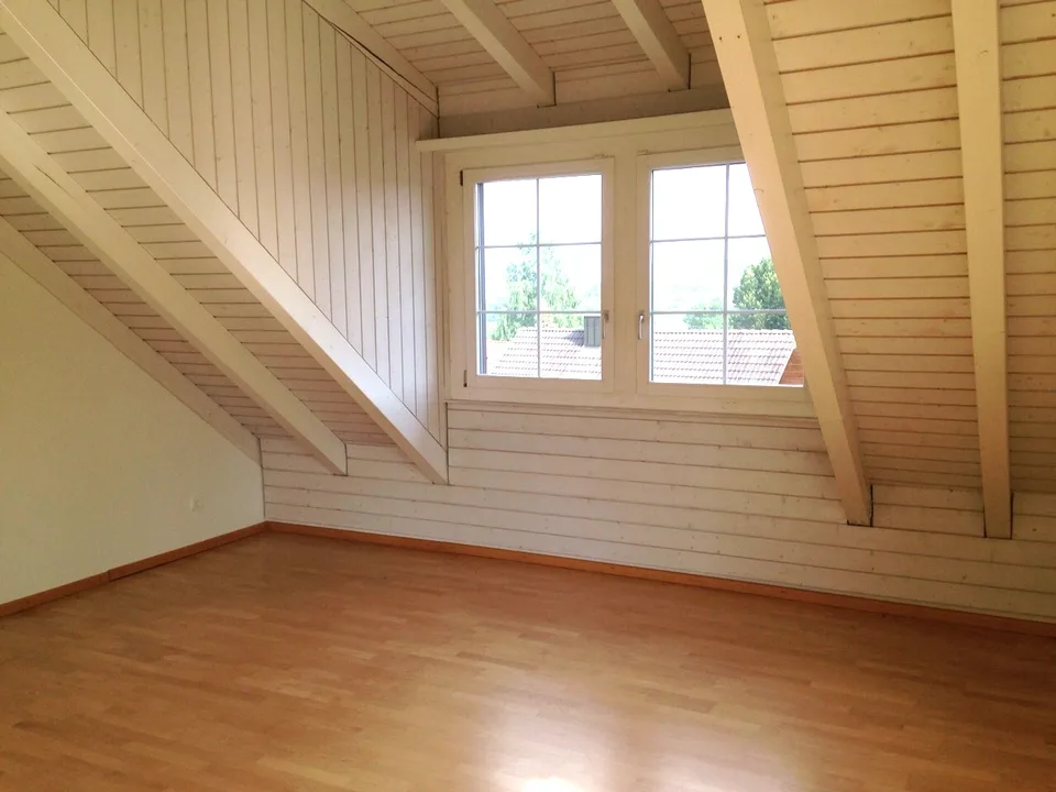 Charmant appartement maisonnette de 5,5 pièces à Neerach – Situation calme avec une vue magnifique