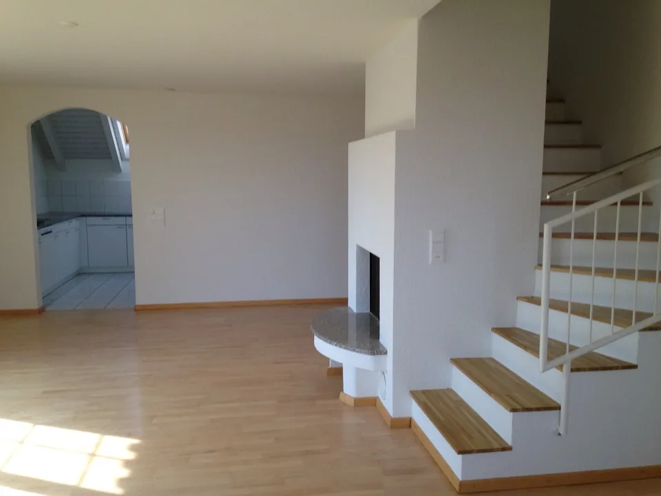 Charmant appartement maisonnette de 5,5 pièces à Neerach – Situation calme avec une vue magnifique